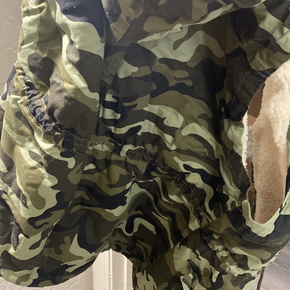 Amy camo vest hoodie size Large - Picture 7 of 7